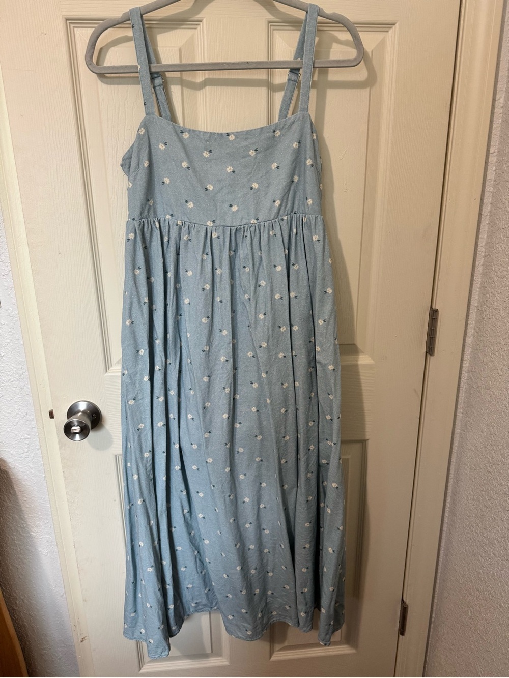 Carly Jean Los Angeles Pale Blue Daisy Print Maxi Dress